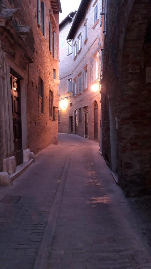 Appartamento Tipico In Centro Storico 乌尔比诺 外观 照片